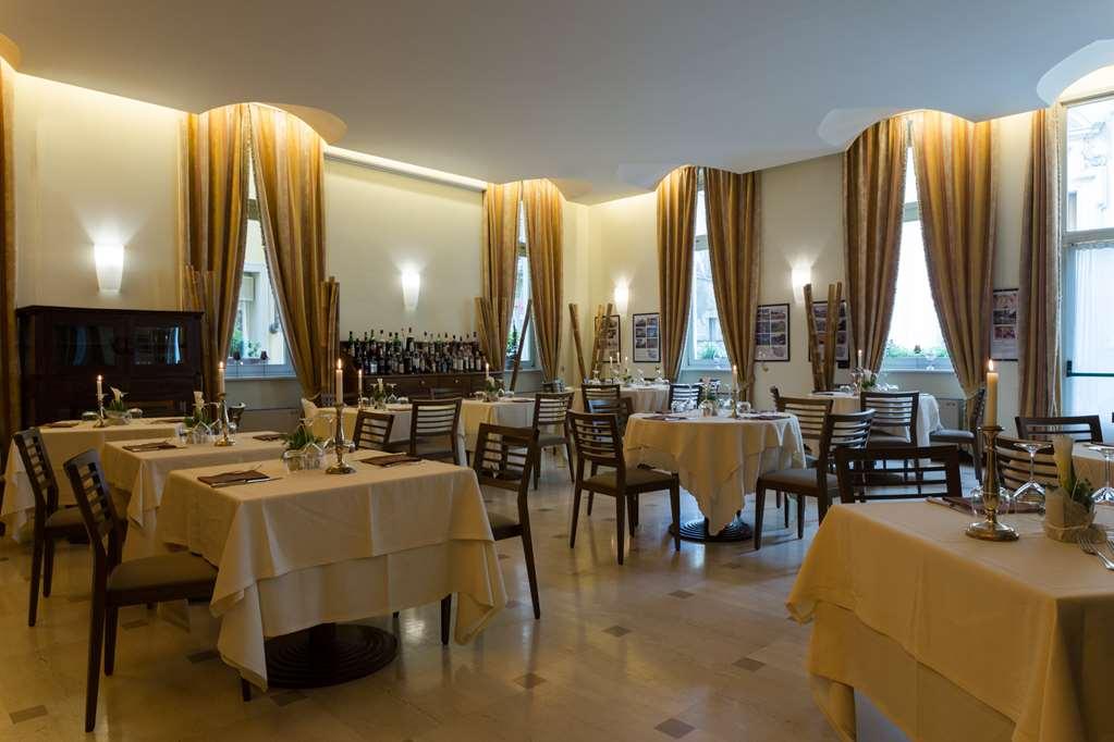 كونيو Hotel Palazzo Lovera المطعم الصورة